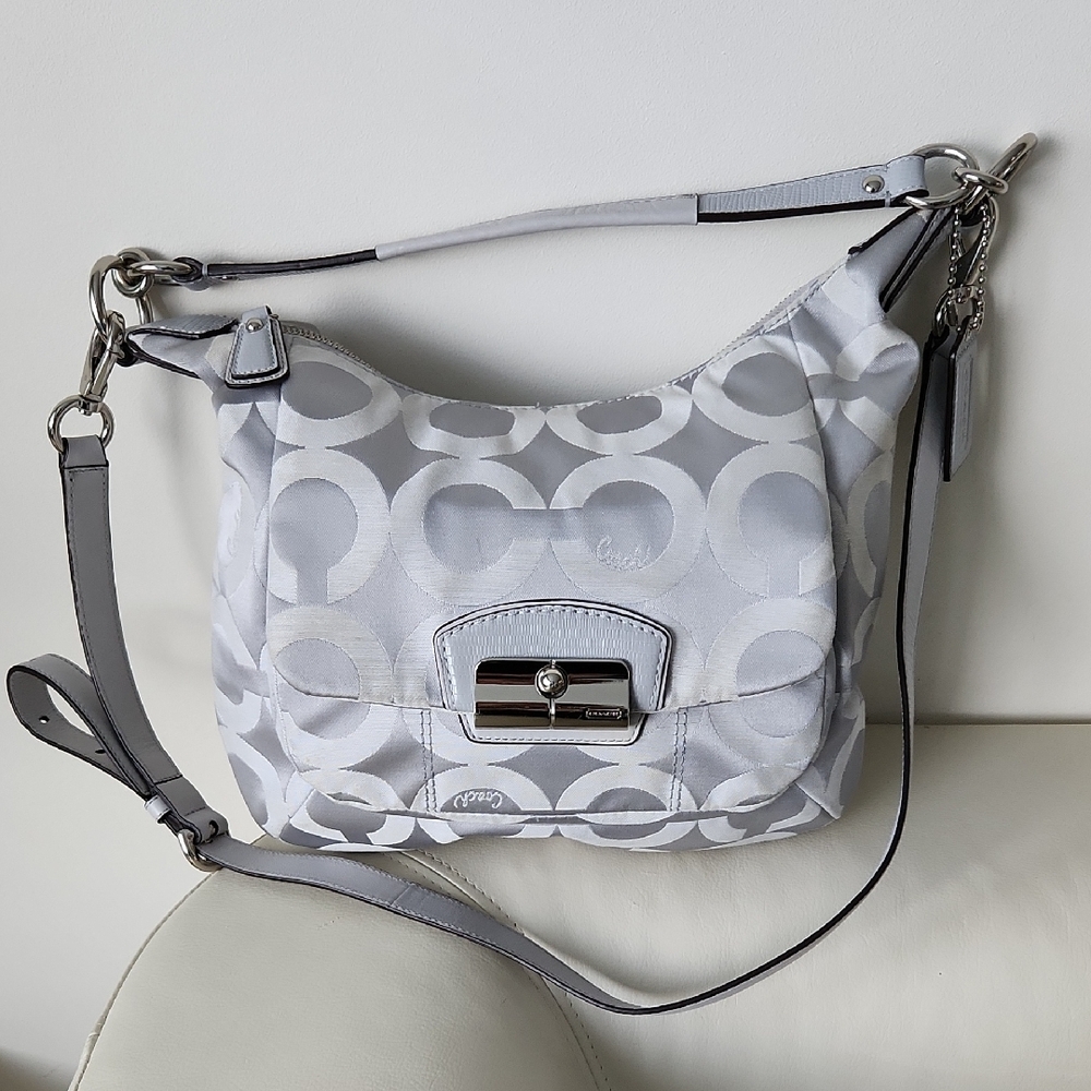 COACH 2009 Kristen Silver Sateen Hobo Op C bag